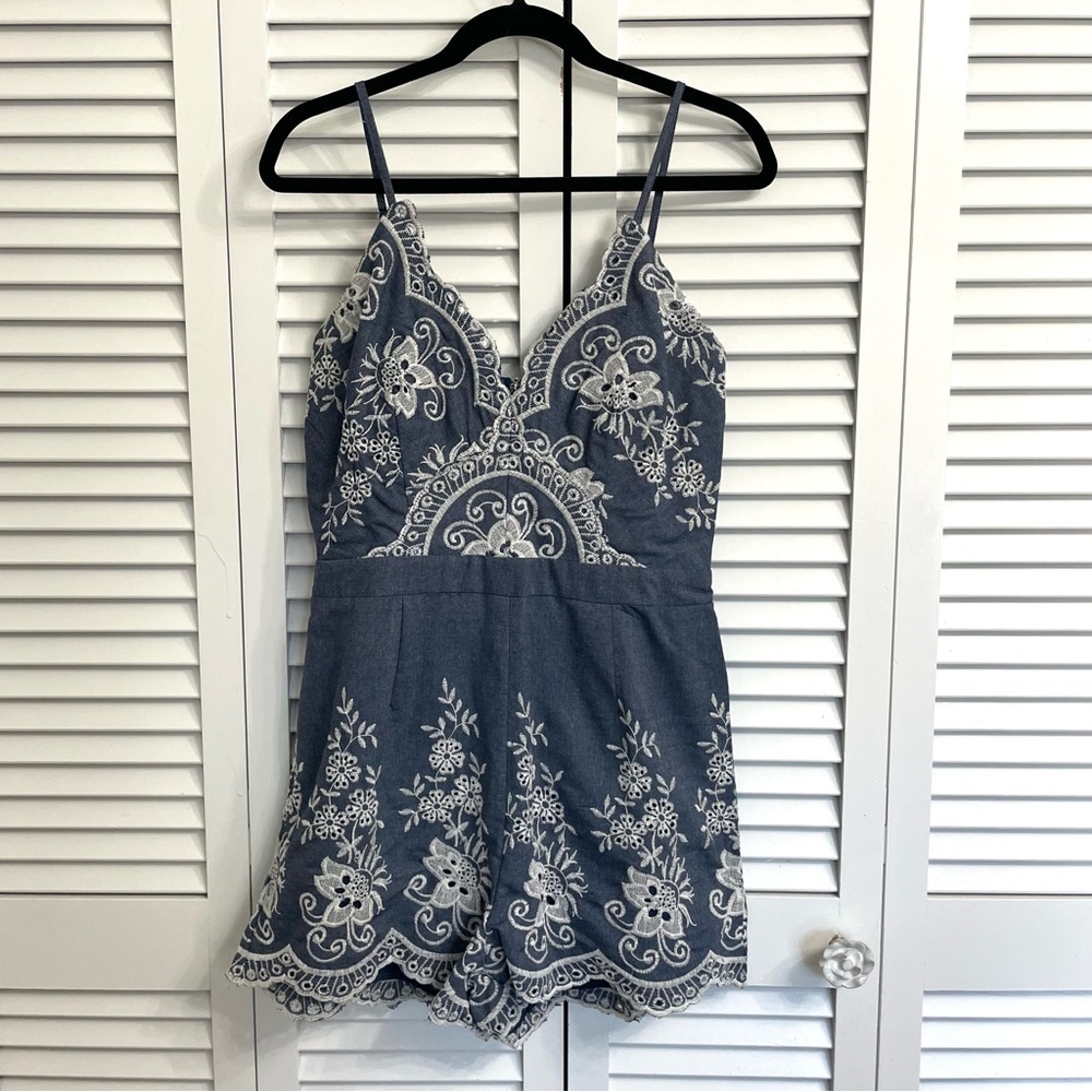 Simplee Blue Chambray Romper White Embroidered Women’s Sz L Boho Western Cottage